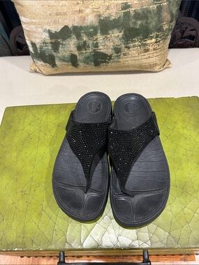 Fitflops 8 Black Rhinestone Thong Sandals